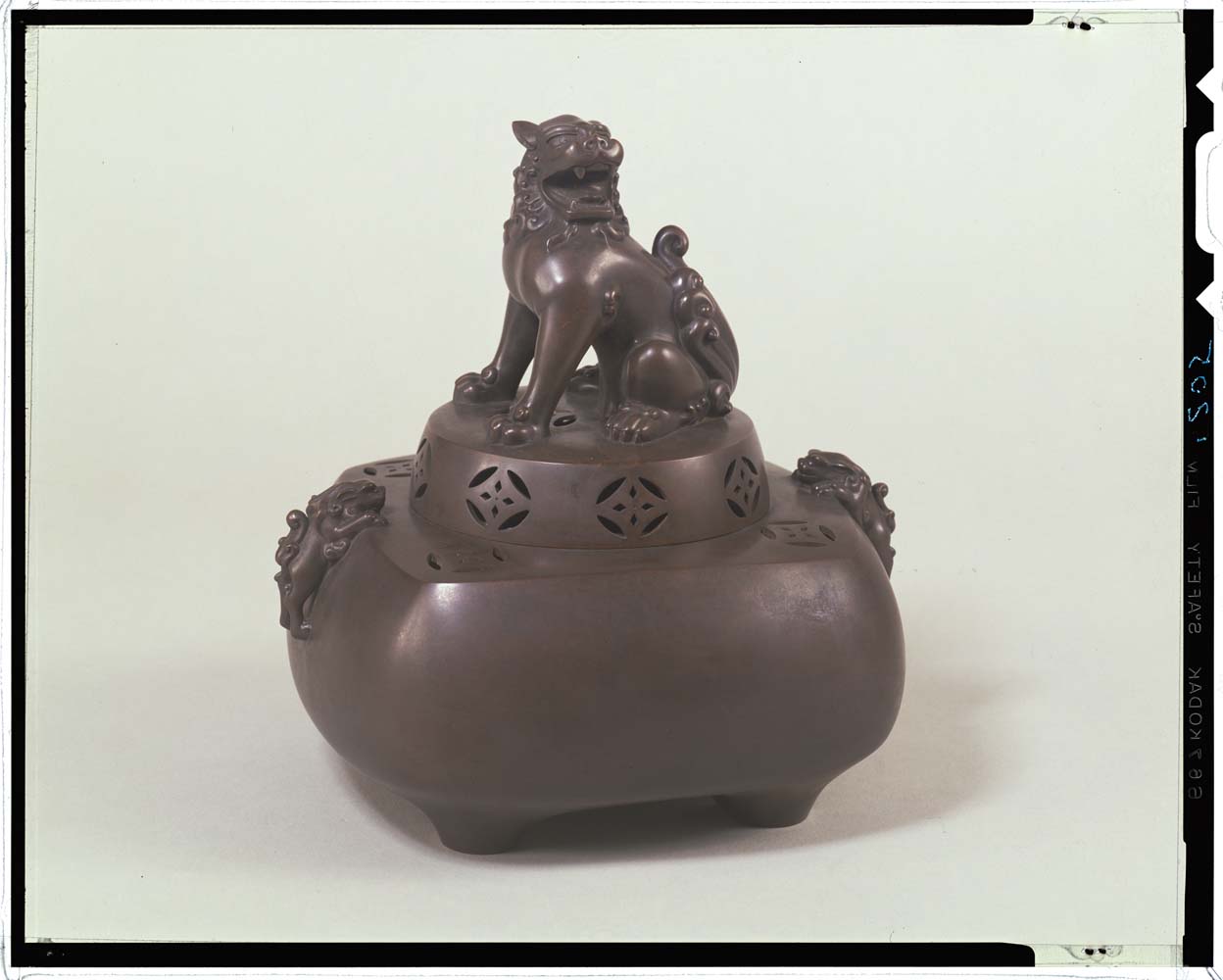 C0005205 獅子鈕獅子耳香炉 - 東京国立博物館 画像検索