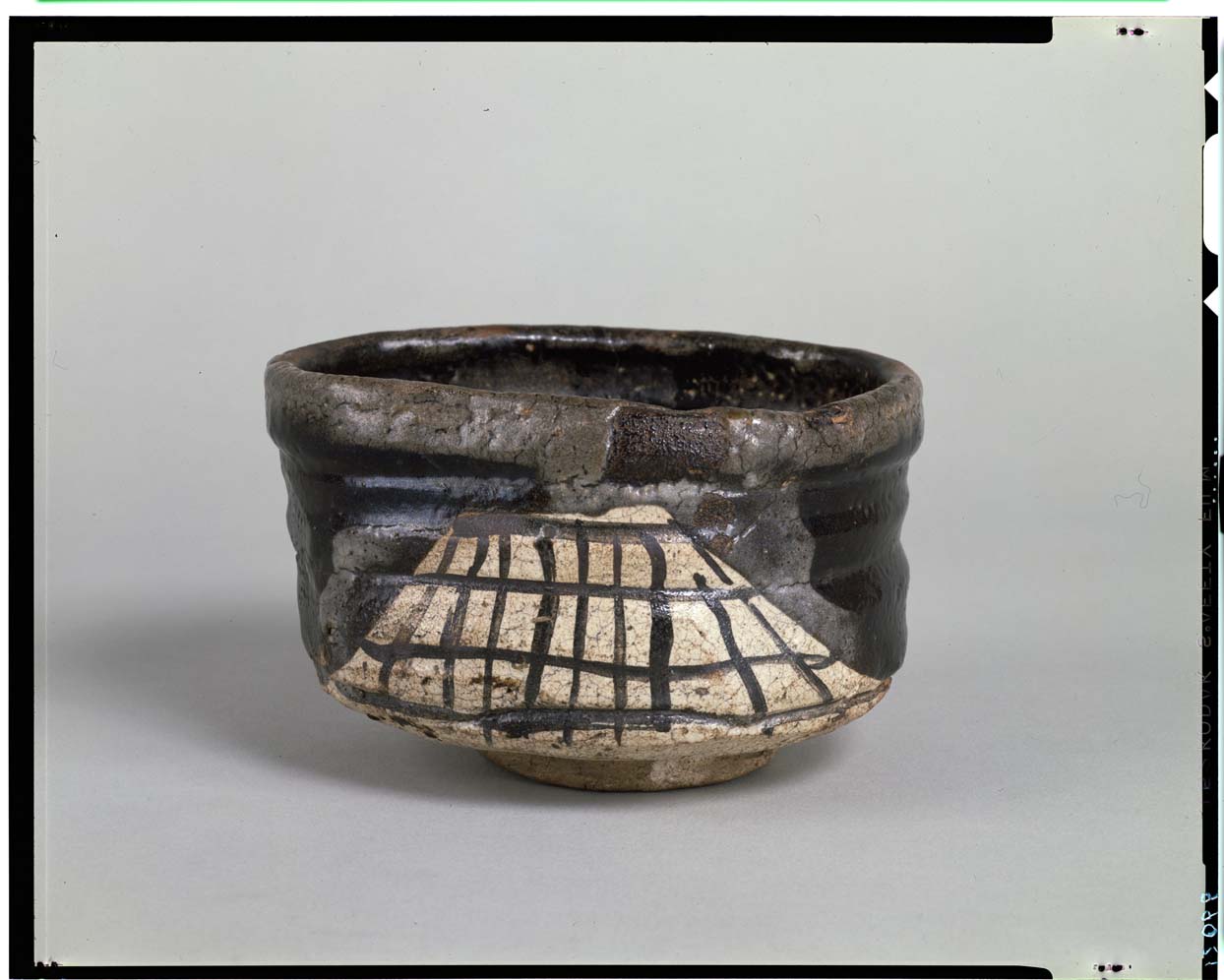 C0012066 黒織部茶碗 - 東京国立博物館 画像検索
