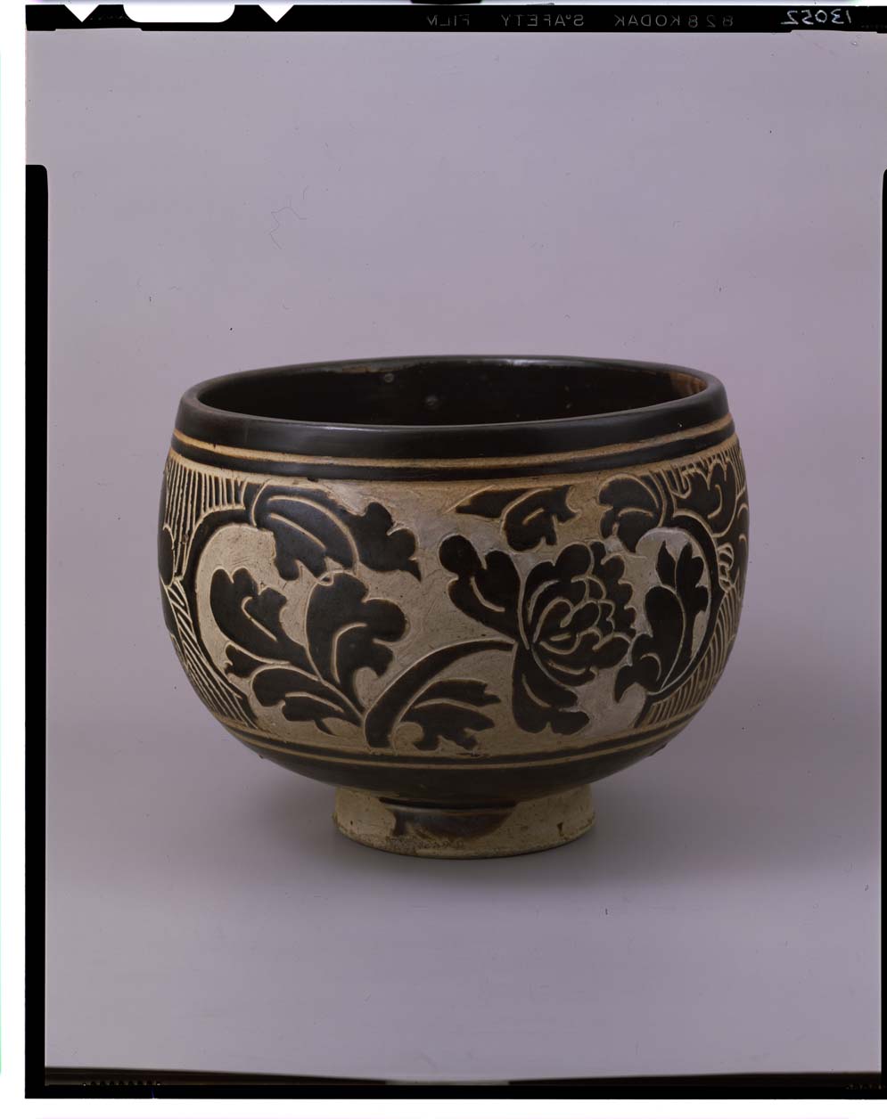 C0013052 黒釉刻花牡丹文鉢 - 東京国立博物館 画像検索