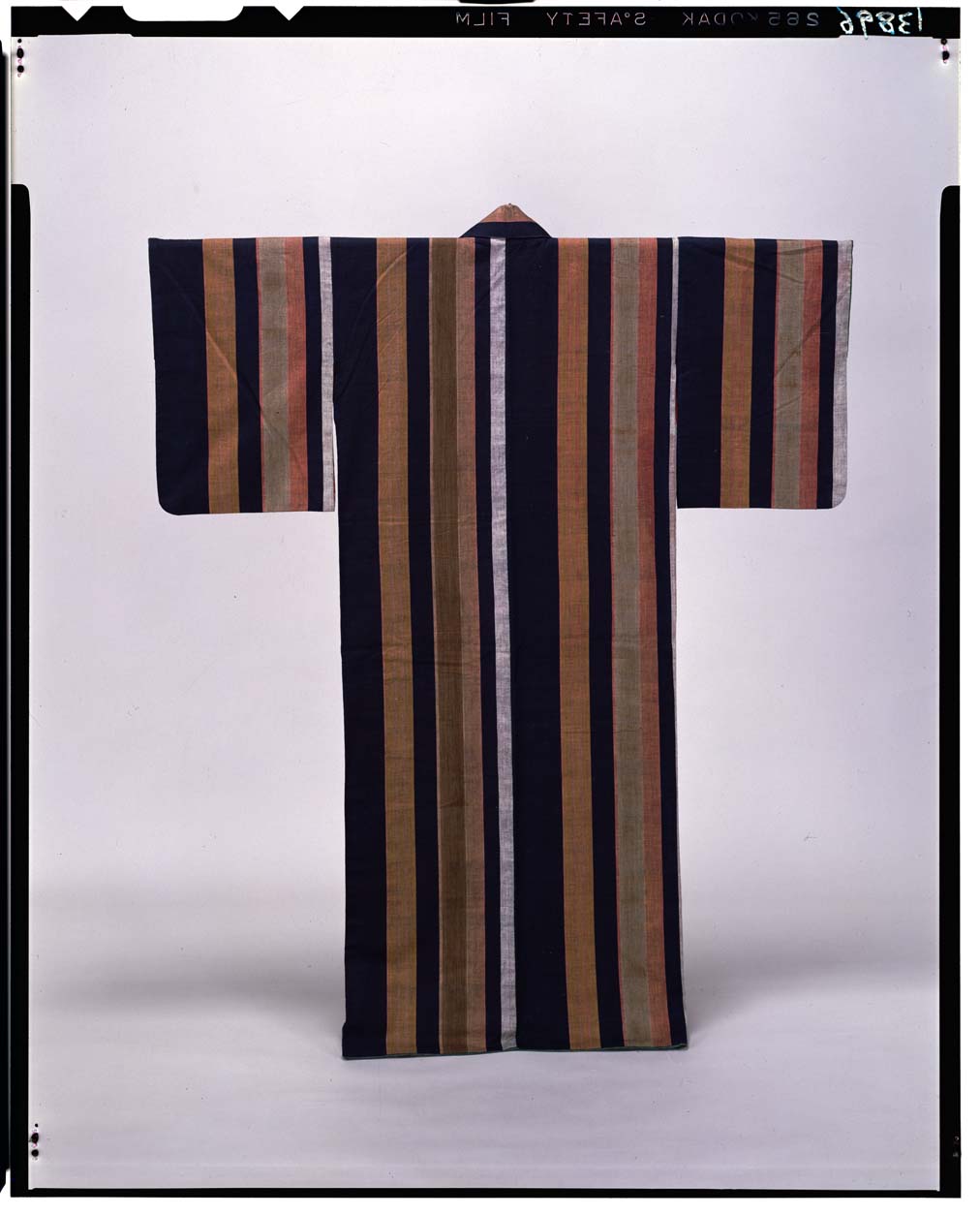 C0013896 紺木綿地璃寛縞模様小袖 - 東京国立博物館 画像検索