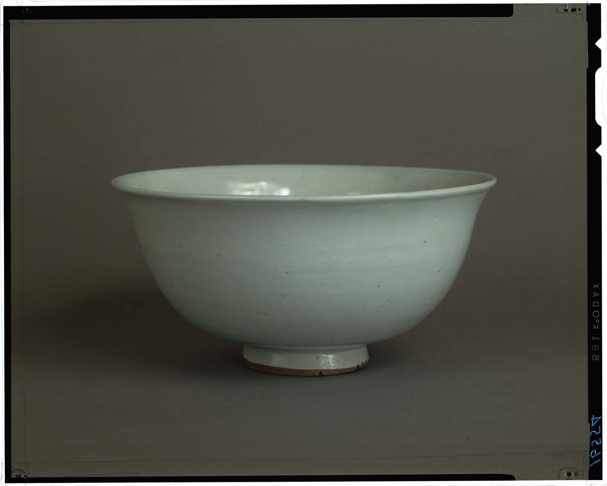 中国 定窯 白磁 陽刻 花文 鉢 C R5501 - 美術品
