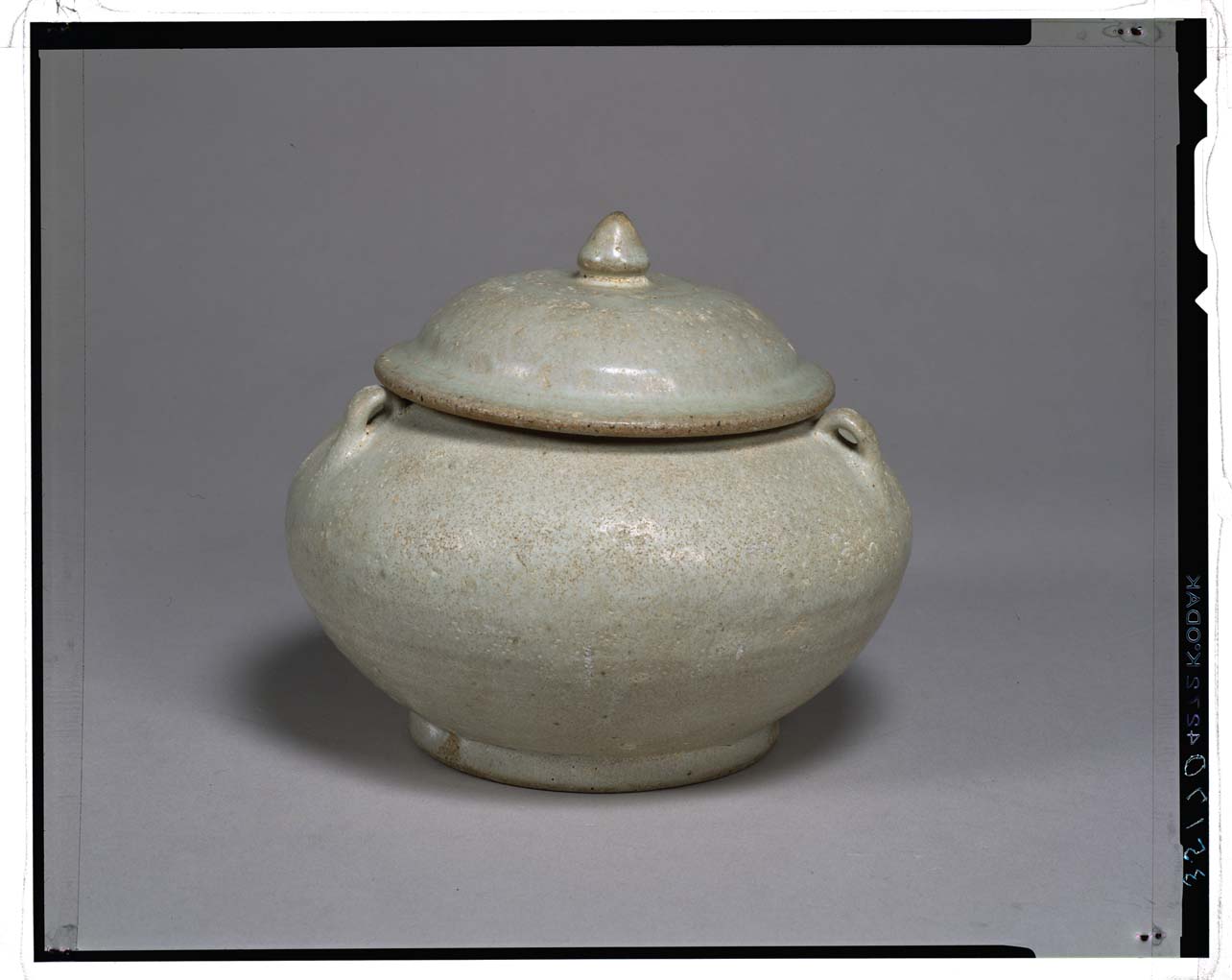C0035170 白濁釉三耳壺 - 東京国立博物館 画像検索