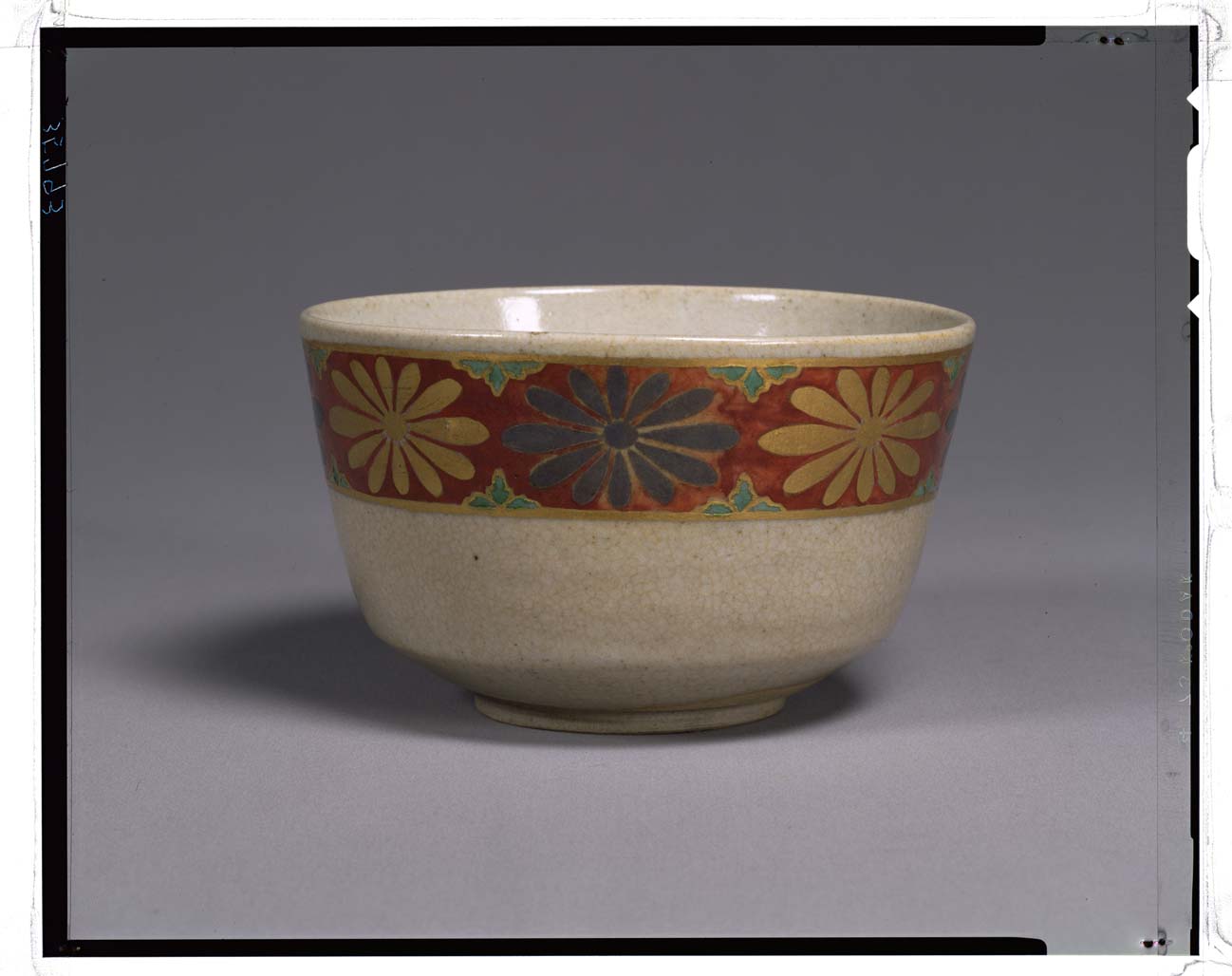 C0035793 色絵菊文茶碗 - 東京国立博物館 画像検索