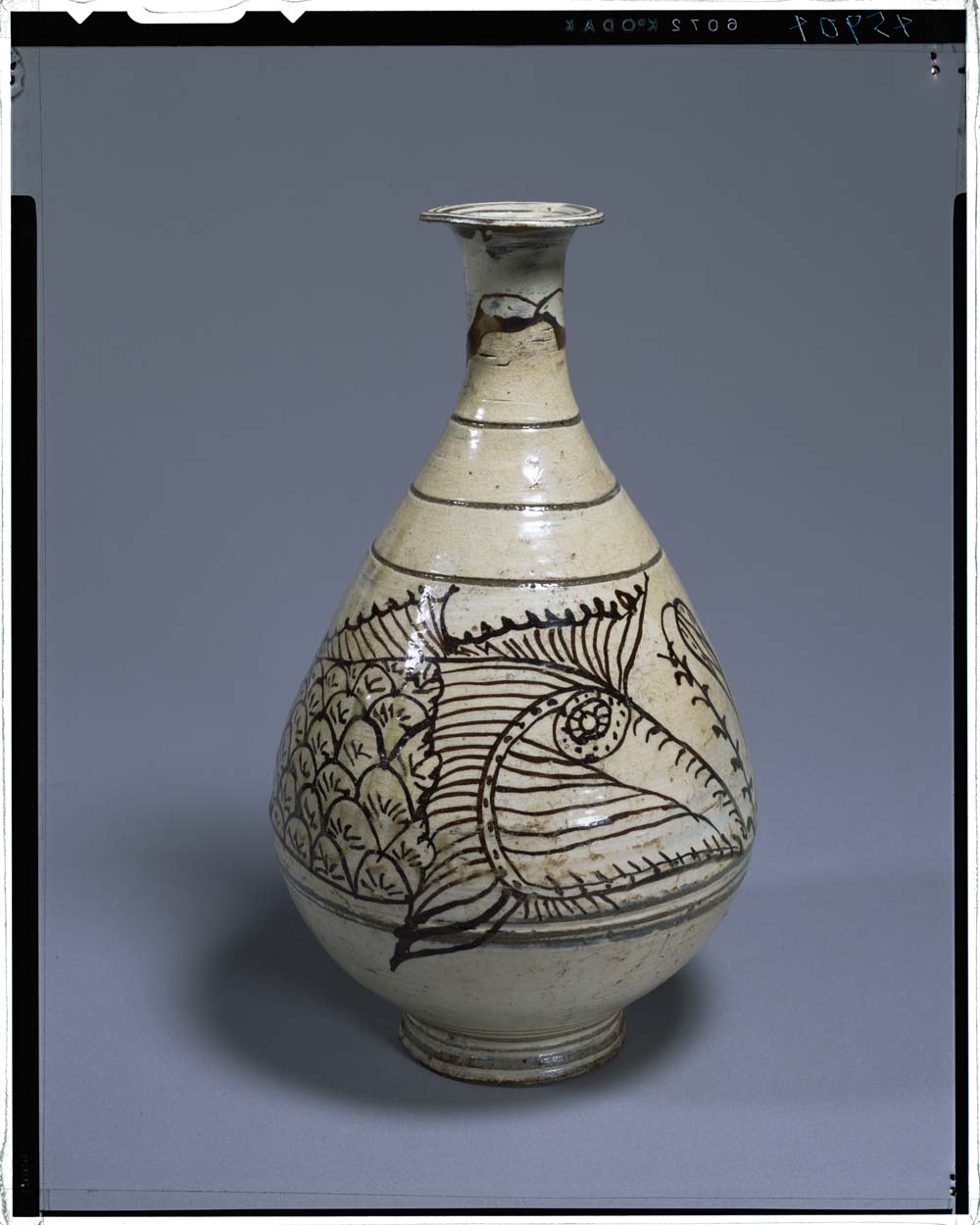 C0045904 粉青沙器鉄絵魚文瓶 - 東京国立博物館 画像検索