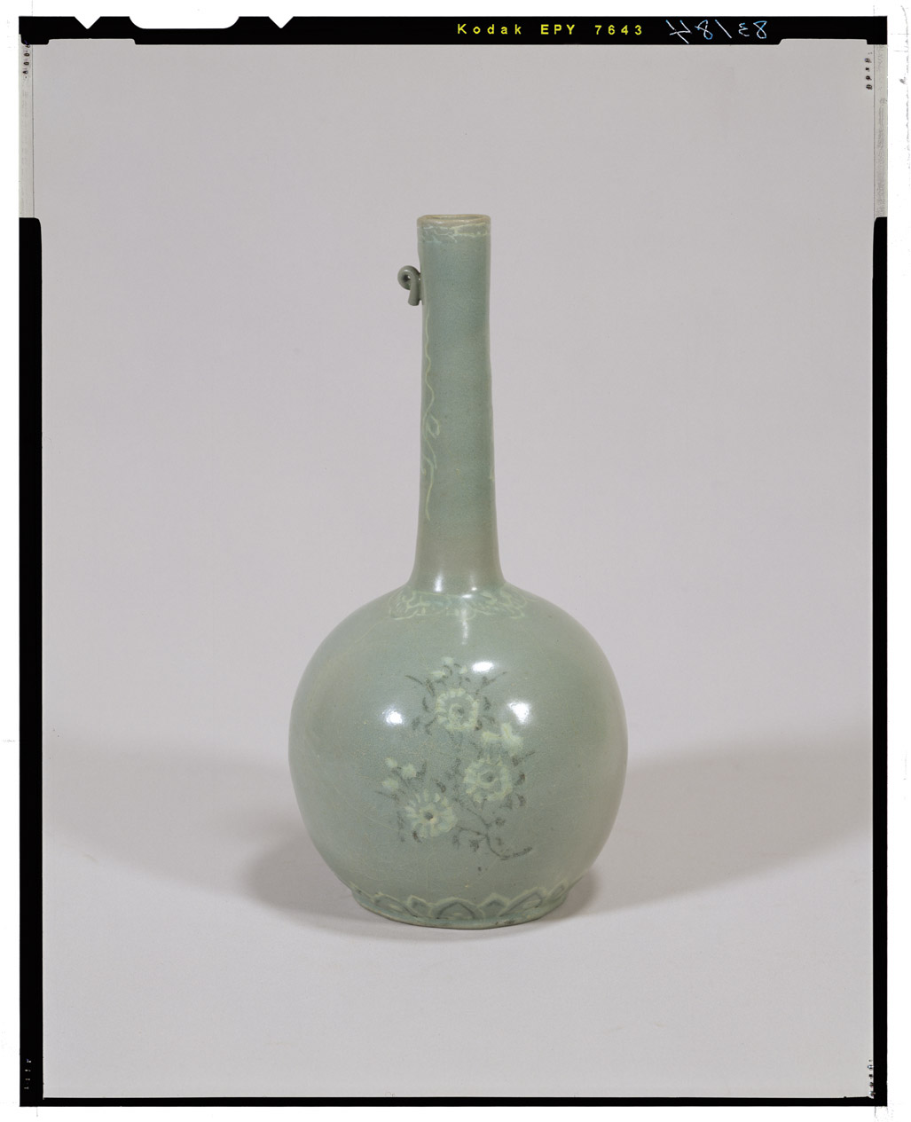 中国 大清乾隆年製 青花 人物文 長頸瓶 M R4724B - 美術品